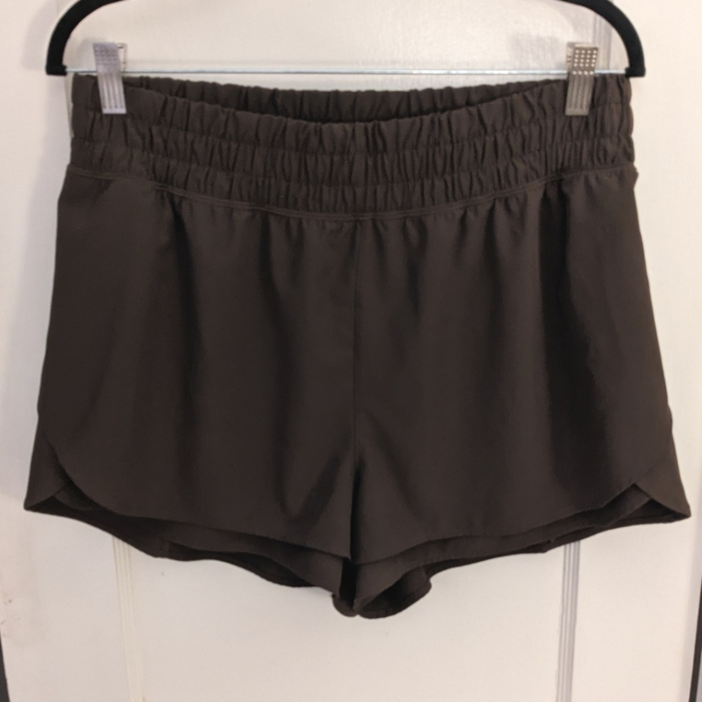 Calia Step Up high rise shorts